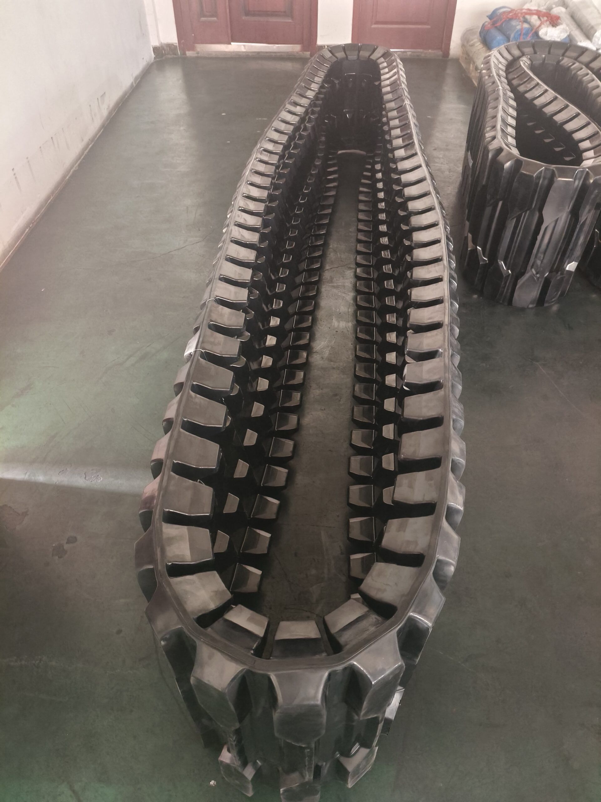 OEM Quality Heavy Duty Rubber Track –600x110x68 - Image 2