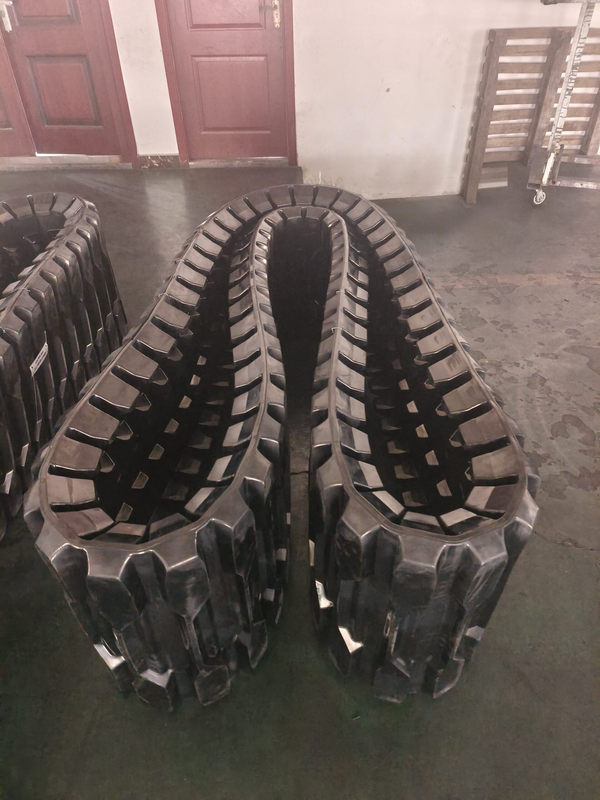 OEM Quality Heavy Duty Rubber Track –600x110x68 - Image 3