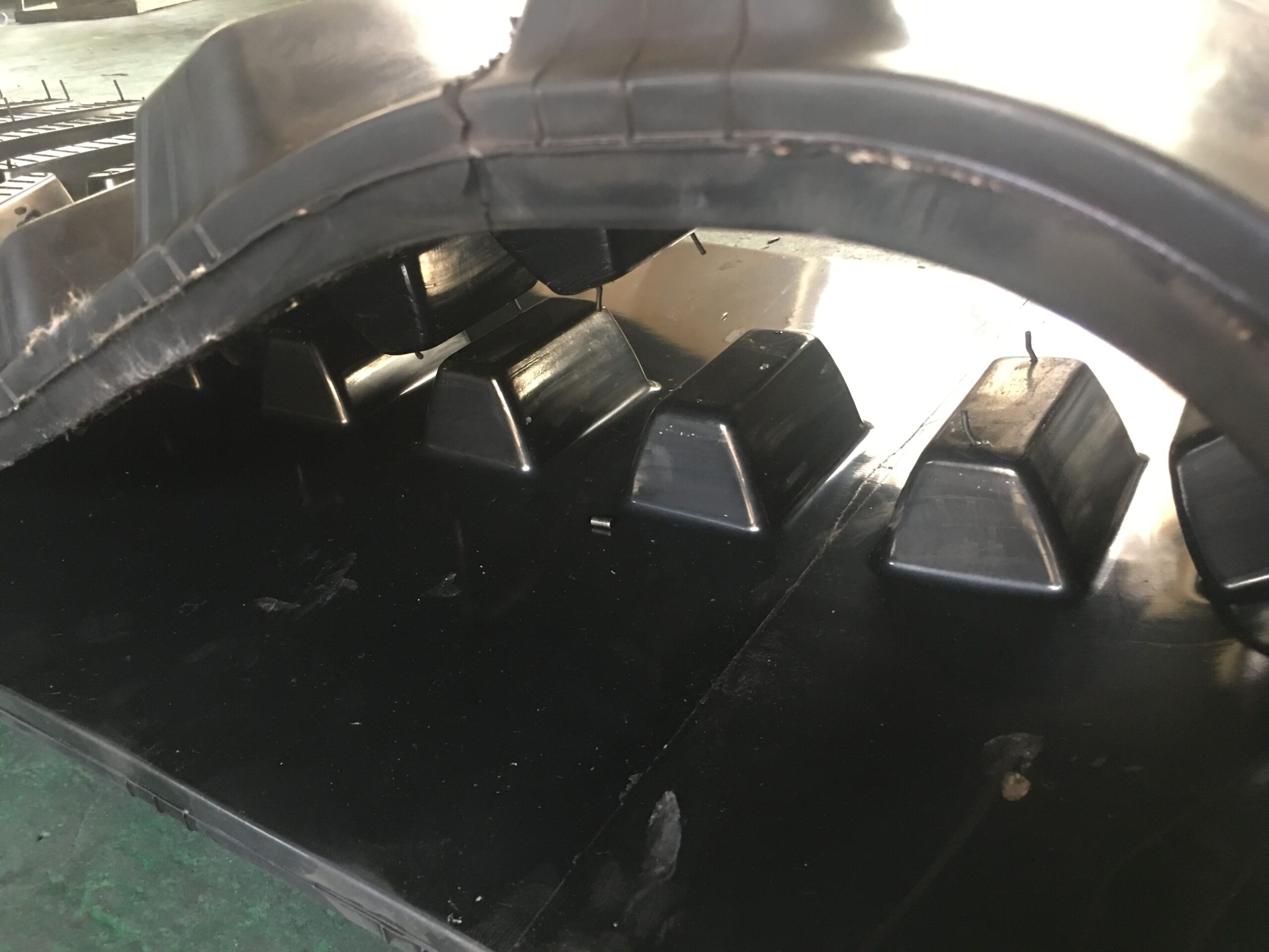 675x152.4x40 Combine Harvester Rubber Tracks | OEM Replacement - Image 2
