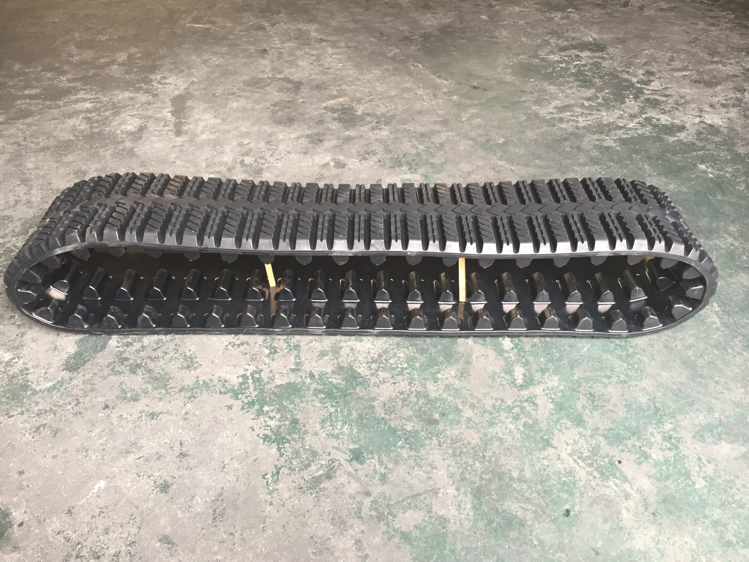 High-strength CAT247, 257, 247B, 257B Rubber Tracks | OEM Replacement - Image 3